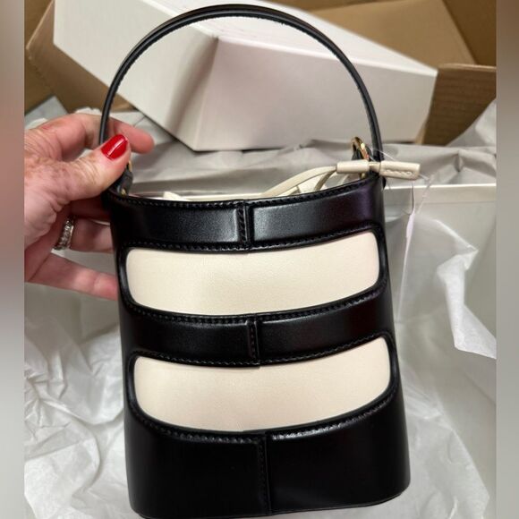 Alexander McQueen Mini The Rise Leather Bucket Bag - Picture 7 of 11